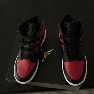 Air Jordan 1 Mid “Banned”